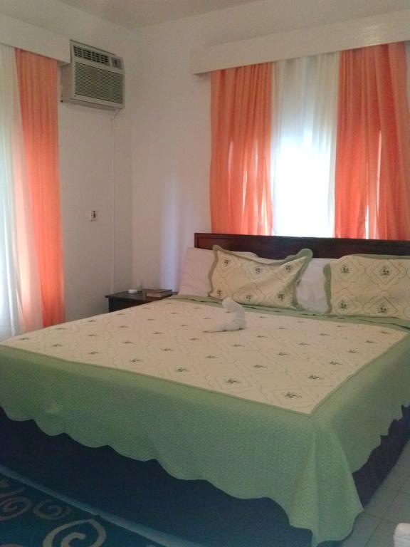 Executive Shaw Park Guest House Очо-Ріос Екстер'єр фото