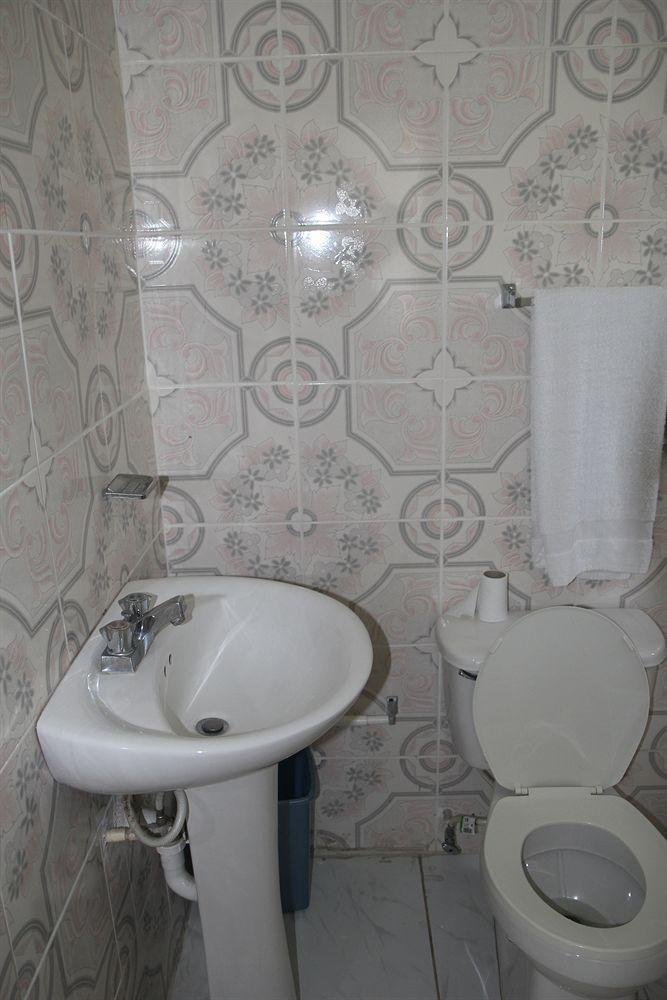 Executive Shaw Park Guest House Очо-Ріос Екстер'єр фото